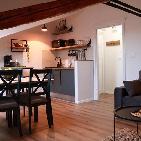 Apartment Emma โปเรช ภายนอก รูปภาพ