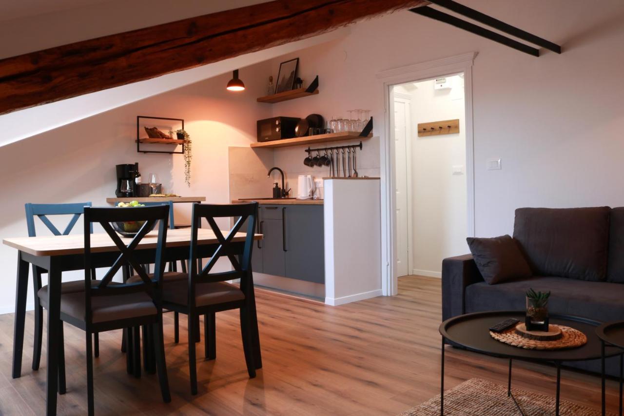 Apartment Emma โปเรช ภายนอก รูปภาพ